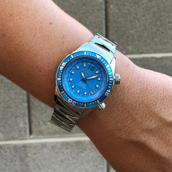 This image portrays Abingdon Watch Company - Marina Dive Watch w/ Extra Silicone Strap in Bahama Blue by Scuba Show | June 1 & 2, 2024.